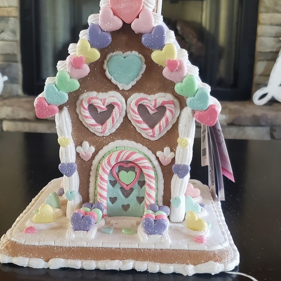 Pastel Hearts Valentines Gingerbread House-NWT - Picture 6 of 9